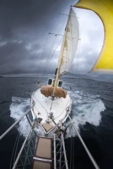 Ketch Gallery: Sailing a yacht in a storm