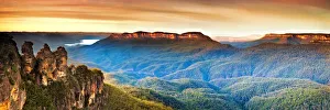 <b class=qtipBold><figcaption>Three sisters blue mountains</figcaption></b><br>Sunrise over three sisters at blue mountains new south Wales, Australia.<br><em>© 2009 Neal Pritchard Photography</em> Three sisters blue mountains