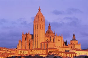 Images Dated 3rd September 2005: Spain, Castilla-Leon, Segovia, Cathedral, dusk