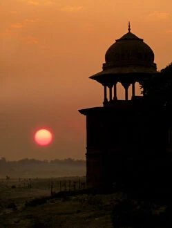 Images Dated 3rd November 2006: Taj Mahal Sunset
