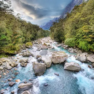 <b class=qtipBold><figcaption>Tutoko Valley</figcaption></b><br>Tutoko Valley in Fiordland National Park, South Island, New Zealand.<br><em>© 2010 :: Artie | Photography ::</em> Tutoko Valley
