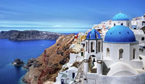 Tranquility Gallery: Village of Oia in Santorini, Greece