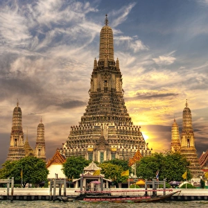 <b class=qtipBold><figcaption>Wat Arun</figcaption></b><br><em>© 2009 :: Artie | Photography ::</em> Wat Arun