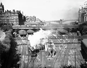 Images Dated 2nd January 2007: Edinburgh Waverley Station, c 1950s