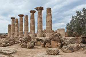 <b class=qtipBold><figcaption>Agrigento, Valley of Temples</figcaption></b><br>Agrigento, Valley of Temples, Ercole temple, Sicily, Italy<br><em>© �� Antonio Zangh��</em> Agrigento, Valley of Temples
