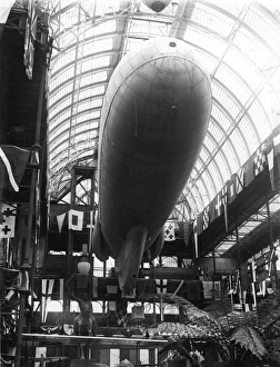 <b class=qtipBold><figcaption>Airship Balloon</figcaption></b><br>circa 1920: An observation balloon in the War Museum at Crystal Palace. (Photo by Topical Press Agency/Getty Images) Airship Balloon