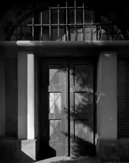 <b class=qtipBold><figcaption>Alluring Doorways</figcaption></b><br>Fine Art Storehouse Subjects: Alluring Doorways<br><em>© AIphotography</em> Alluring Doorways