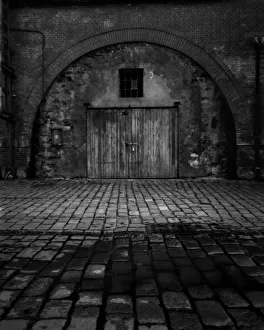 <b class=qtipBold><figcaption>Alluring Doorways</figcaption></b><br>Fine Art Storehouse Subjects: Alluring Doorways<br><em>© AIphotography</em> Alluring Doorways