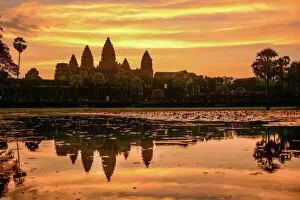 Images Dated 12th August 2013: Angkor Wat
