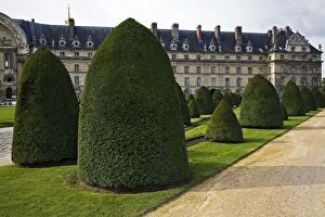 Images Dated 14th August 2008: architecture, building, bushes, day, europe, france, landscaping, les invalides, nobody