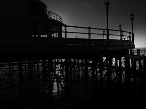 <b class=qtipBold><figcaption>Art Deco pier</figcaption></b><br>Fine Art Photography, 587091567<br><em>© angelacollier2015</em> Art Deco pier