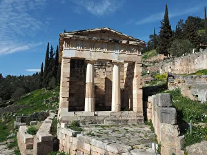 <b class=qtipBold><figcaption>Athenian Treasury, Delphi, Greece</figcaption></b><br>The Treasury of the Athenians at Delphi, built to house dedications made by the people to the Sanctuary of Apollo.<br><em>© Federica Grassi</em> Athenian Treasury, Delphi, Greece