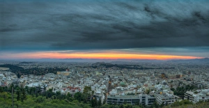 <b class=qtipBold><figcaption>Athens Sunset</figcaption></b><br>The sun sets in Athens, Greece<br><em>© Alexandros Maragos</em> Athens Sunset