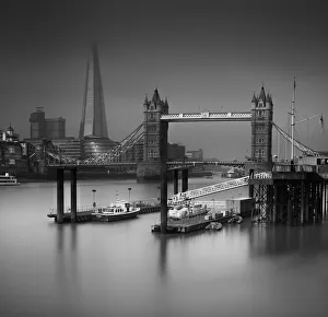 <b class=qtipBold><figcaption>Atmospheric London</figcaption></b><br>Tower Bridge London, 587156571<br><em>© vulturelabs©2015</em> Atmospheric London