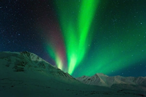<b class=qtipBold><figcaption>Aurora above Alaska</figcaption></b><br>Northern Lights (Aurora Borealis) above Brooks Range Mountain. This shot was taken at Atigun Pass - Dalton Highway (325 miles above Fairbanks ).<br><em>© 2015 Noppawat Charoensinphon</em> Aurora above Alaska