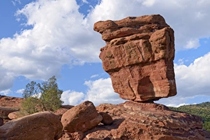 Balanced Rock, Garden of the Gods, red sandstone rocks, Colorado Springs, Colorado, USA Balanced Rock, Garden of the Gods, red sandstone rocks, Colorado Springs, Colorado, USA