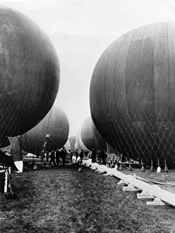 <b class=qtipBold><figcaption>Balloon Avenue</figcaption></b><br>An avenue of balloons are inflated with gas at Hurlingham. (Photo by Hulton Archive/Getty Images) Balloon Avenue