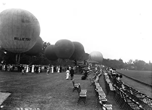 <b class=qtipBold><figcaption>Balloon Contest</figcaption></b><br>13th July 1912: A balloon contest at Hurlingham. (Photo by Topical Press Agency/Getty Images) Balloon Contest