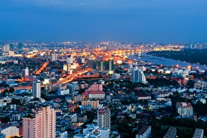 Images Dated 24th October 2010: Bangkok and the river