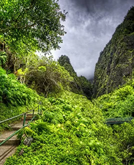 Images Dated 14th June 2014: Beautiful, Lush Green Iao Valley on Maui