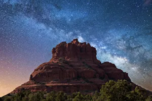 <b class=qtipBold><figcaption>Bell Rock Milky Way</figcaption></b><br>Below the milky way at Bell Rock located in Sedona, Arizona.<br><em>© ROBERT LOE</em> Bell Rock Milky Way
