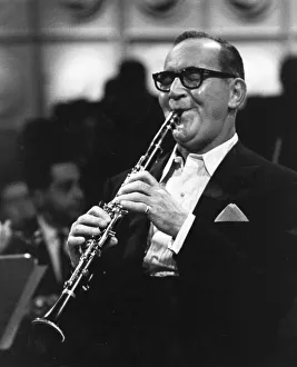 <b class=qtipBold><figcaption>Benny Goodman</figcaption></b><br>American jazz clarinettist and band leader Benny Goodman (1909 - 1986). Original Publication: People Disc - HF0341 (Photo by Erich Auerbach/Getty Images) Benny Goodman