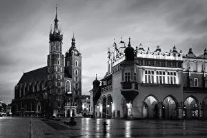 Black and White, St Mary's Basilica, Bazylika Mariacka, The Cloth Hall, Krakow, Poland Black and White, St Mary's Basilica, Bazylika Mariacka, The Cloth Hall, Krakow, Poland