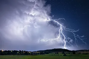 <b class=qtipBold><figcaption>Out Of The Blue</figcaption></b><br>Massive lightning bolt on 30.07.2017 at Zusmarshausen west of Augsburg (Bavaria).<br><em>© 2017 Boris Jordan Photography</em> Out Of The Blue