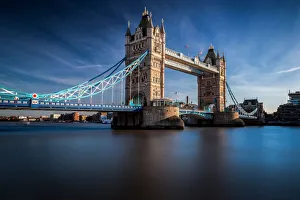 <b class=qtipBold><figcaption>The Blue Thames</figcaption></b><br>Tower Bridge of London in the sunlight<br><em>© ©2015 Giuseppe Torre</em> The Blue Thames