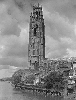 <b class=qtipBold><figcaption>Boston Stump</figcaption></b><br>Boston Stump and River Welland, Lincolnshire, circa 1930. (Photo by Herbert Felton/Hulton Archive/Getty Images)<br><em>© 2011 Getty Images</em> Boston Stump