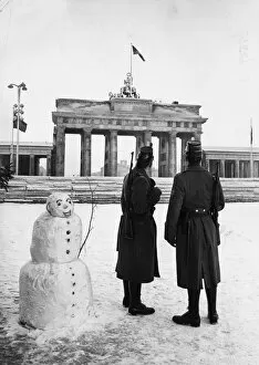 Berlin Wall Collection: Brandenburg Snowman