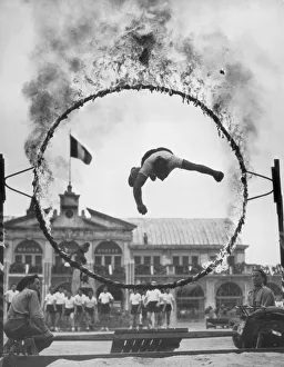 <b class=qtipBold><figcaption>Brave Bersaglieri</figcaption></b><br>Italian Bersaglieri leap through a ring of fire during a military display, circa 1935. (Photo by FPG/Hulton Archive/Getty Images)<br><em>© 2004 Getty Images</em> Brave Bersaglieri