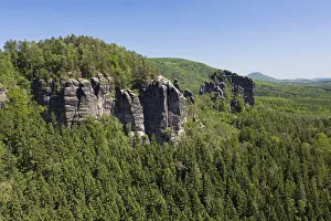 Breite Kluft, literally wide gap, near the Affensteine Rocks in the Elbe Sandstone Breite Kluft, literally wide gap, near the Affensteine Rocks in the Elbe Sandstone