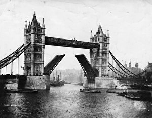 <b class=qtipBold><figcaption>Bridge Opens</figcaption></b><br>circa 1895: Tower Bridge on the Thames opens to allow vessels to pass. (Photo by London Stereoscopic Company/Getty Images)<br><em>© This content is subject to copyright.</em> Bridge Opens