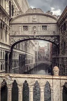 <b class=qtipBold><figcaption>Bridge of Sighs</figcaption></b><br>The famous Bridge of Sighs in Venice, Italy.<br><em>© © 2014 Peter Zelei</em> Bridge of Sighs