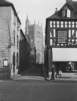 <b class=qtipBold><figcaption>Bridgnorth</figcaption></b><br>The High Street in Bridgnorth, Shropshire, circa 1930. (Photo by Herbert Felton/Hulton Archive/Getty Images)<br><em>© 2011 Getty Images</em> Bridgnorth