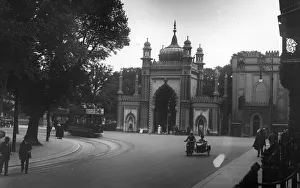 <b class=qtipBold><figcaption>Brighton Pavilion</figcaption></b><br>1920: The Royal Pavilion at Brighton. (Photo by Hulton Archive/Getty Images) Brighton Pavilion