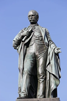 Bronze statue, Archduke Johann Fountain, Hauptplatz square, Graz, Styria, Austria, Europe Bronze statue, Archduke Johann Fountain, Hauptplatz square, Graz, Styria, Austria, Europe
