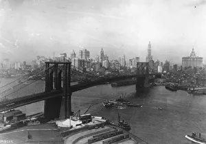 <b class=qtipBold><figcaption>Brooklyn Bridge</figcaption></b><br>circa 1930: The Brooklyn Bridge in New York City which connects Brooklyn with Manhattan. (Photo by Hulton Archive/Getty Images) Brooklyn Bridge
