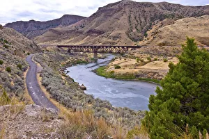 Burlington Northern Santa Fe Bridge over Bighorn River and Wind River Canyon, Wyoming, USA Burlington Northern Santa Fe Bridge over Bighorn River and Wind River Canyon, Wyoming, USA