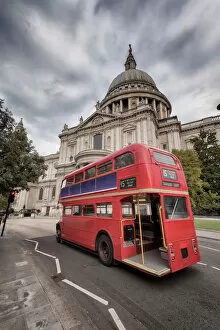 Images Dated 17th October 2015: Bus trip to St Pauls