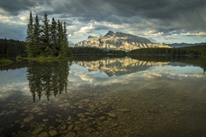 <b class=qtipBold><figcaption>Canadian Rockies</figcaption></b><br>A dramatic sunrise at Two Jack Lake in Banff National Park, Alberta.<br><em>© 2016 Chase Dekker Wild-Life Images</em> Canadian Rockies