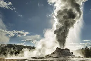 Castle Geyser erupting, Upper Geyser Basin, Yellowstone National Park, Wyoming, USA Castle Geyser erupting, Upper Geyser Basin, Yellowstone National Park, Wyoming, USA