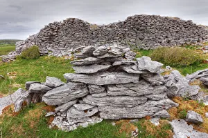 Cathair Chomain ringfort, Celtic ring wall, Burren, County Clare, Ireland, Europe Cathair Chomain ringfort, Celtic ring wall, Burren, County Clare, Ireland, Europe