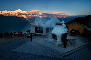 Ceremony at Feilai Si temple in the morning Ceremony at Feilai Si temple in the morning
