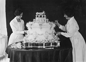 <b class=qtipBold><figcaption>Child Cake</figcaption></b><br>27th May 1926: Two confectioners putting the finishing touches to a large cake celebrating the birth of Princess Elizabeth to the George, Duke of York and Elizabeth, Duchess of York. (Photo by Davis/Topical Press Agency/Getty Images) Child Cake