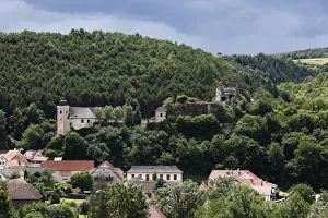 Church and castle ruins, Rehberg, Krems, Kremstal calley, Wachau, Lower Austria, Austria, Europe Church and castle ruins, Rehberg, Krems, Kremstal calley, Wachau, Lower Austria, Austria, Europe