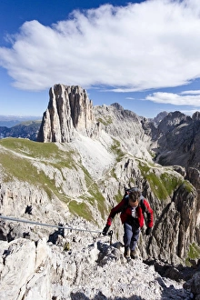 Climbers during the ascent to the Croda Rossa in the Rose Garden Group over the Croda Rossa via ferrata Climbers during the ascent to the Croda Rossa in the Rose Garden Group over the Croda Rossa via ferrata