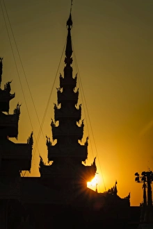 Close up on the Shwedagon Pagoda at sunset, Yangon, Myanmar Close up on the Shwedagon Pagoda at sunset, Yangon, Myanmar