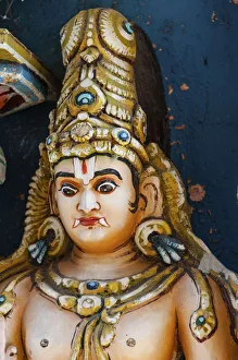 Colorful Hindu statue, Srirangam temple complex, Tiruchirappalli, Tamil Nadu, India Colorful Hindu statue, Srirangam temple complex, Tiruchirappalli, Tamil Nadu, India